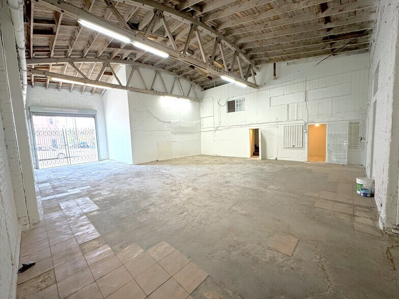 More Photos Of 6080 S Hoover St, Los Angeles Unknown For Lease