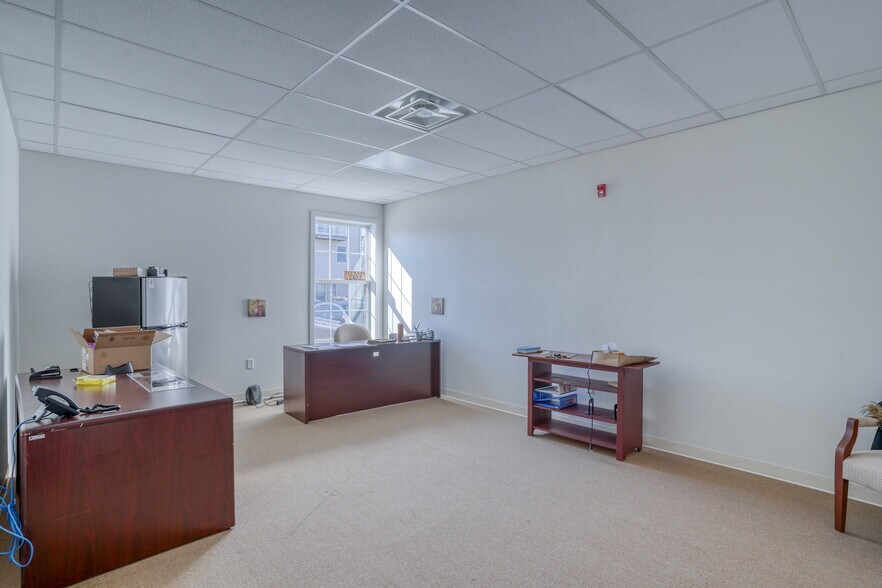 More Photos Of 4 E Laurel St, Georgetown Office For Lease