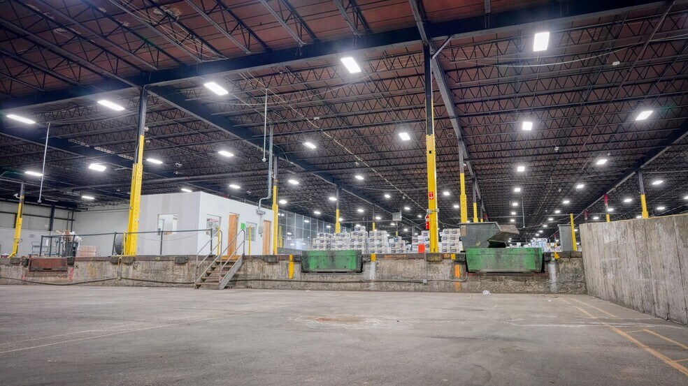 More Photos Of 300 Michael Dr, Syosset Light Distribution For Lease