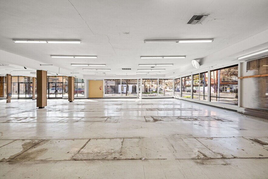 More Photos Of 2601 J St, Sacramento Freestanding For Lease