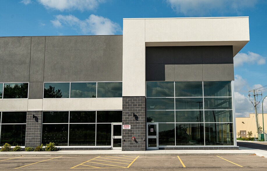 More Photos Of 990 Taylor, Winnipeg Flex For Lease