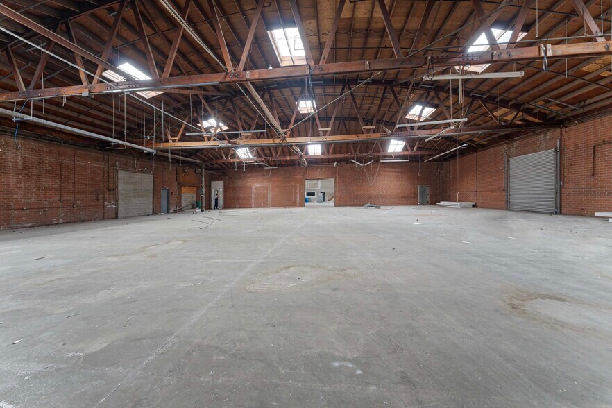 More Photos Of 15610 S Main St, Gardena Distribution For Sale