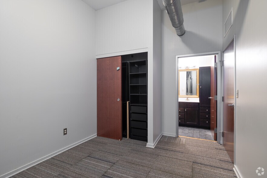 More Photos Of 21 W North St, Akron Apartments For Lease