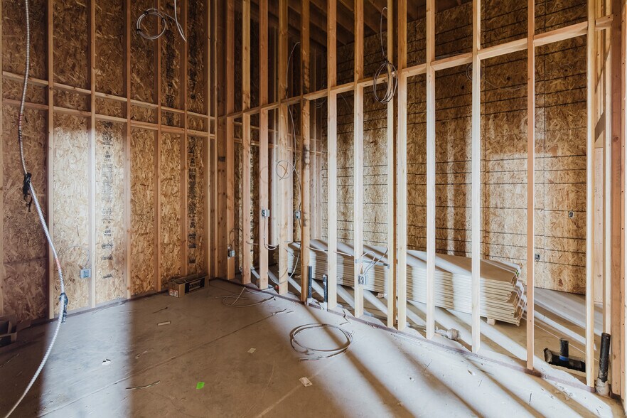 More Photos Of 151-161 Airport Rd, King City Warehouse For Lease