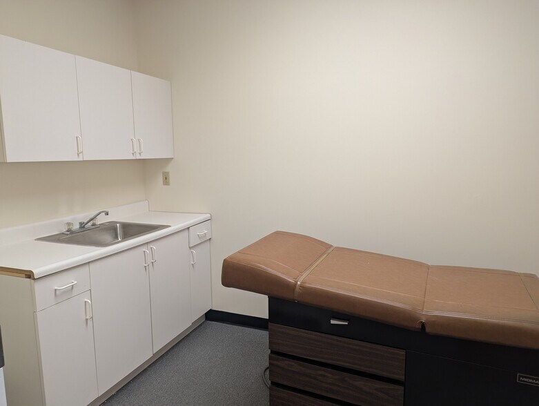 More Photos Of 111-117 New Haven Ave, Derby Medical For Lease