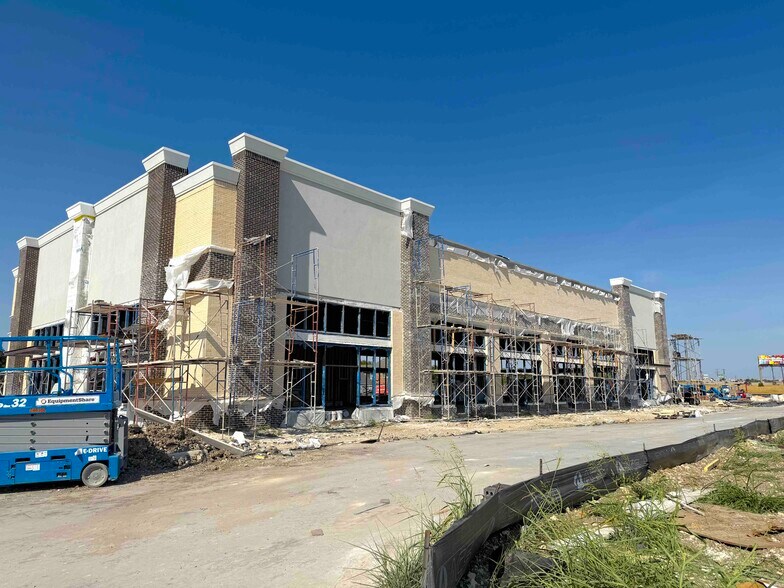 More Photos Of 11750 State Hwy 121, Frisco Restaurant For Lease