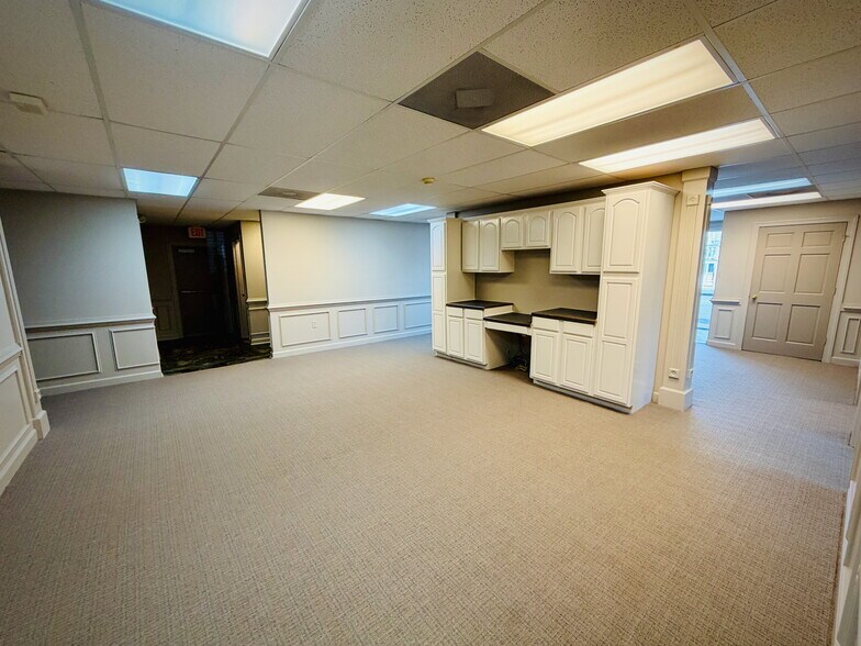 More Photos Of 12484c Warwick Blvd, Newport News Office For Lease