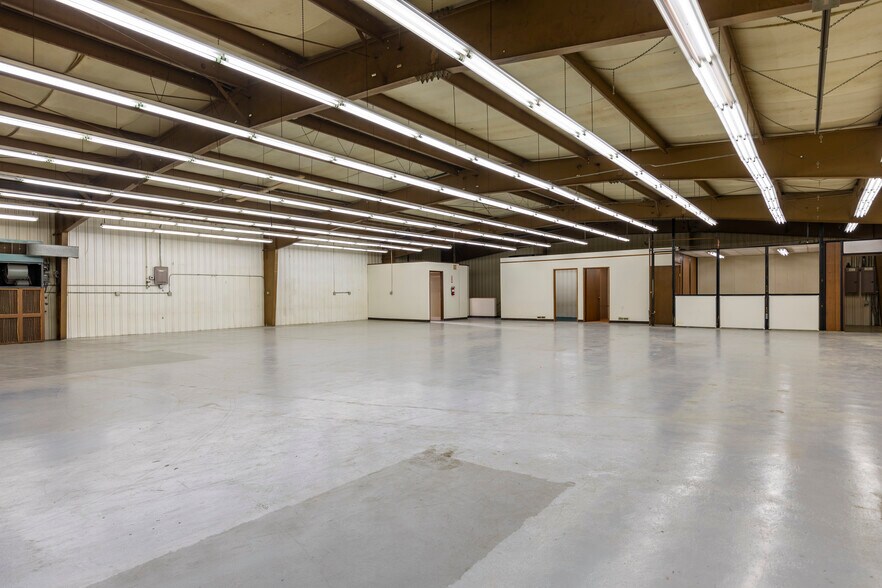 More Photos Of 4400 24th Ave W, Seattle Manufacturing For Sale