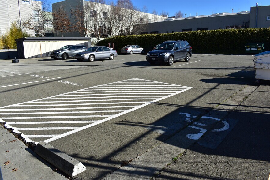 More Photos Of 6460 Hollis St, Emeryville Research And Development For Lease