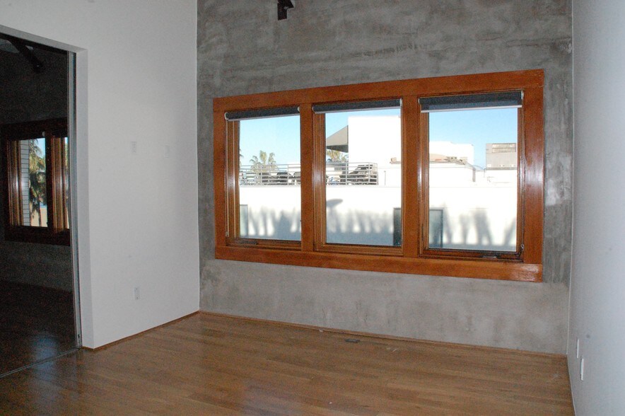 More Photos Of 8 Brooks Ave, Venice Apartments For Lease