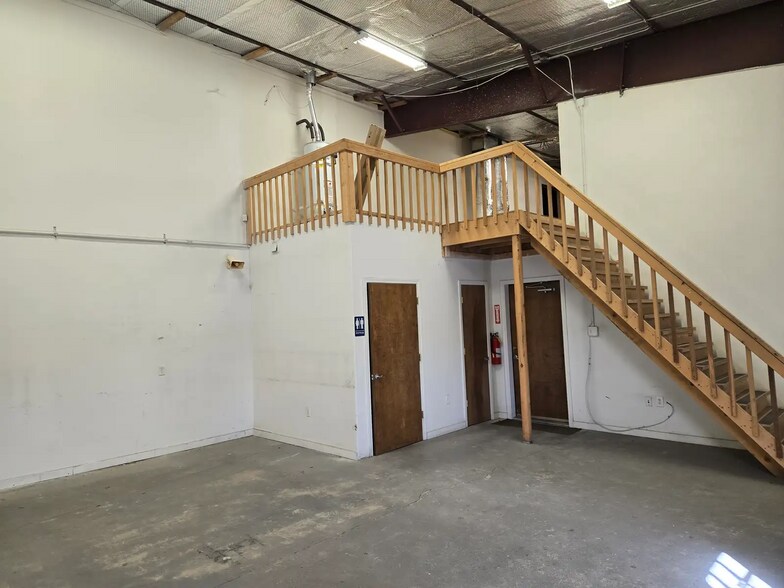 More Photos Of 6916-6918 Cochiti Rd, Albuquerque Warehouse For Sale