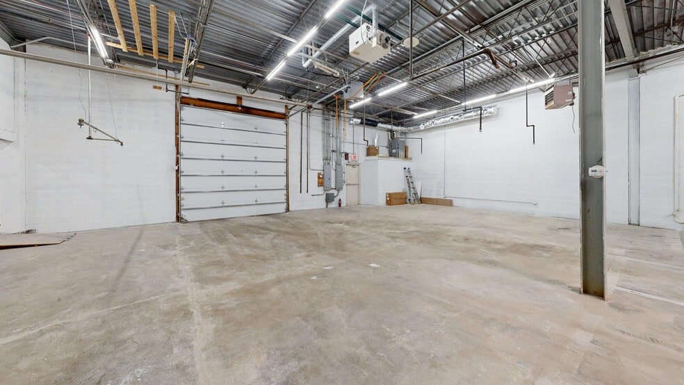 More Photos Of 271-285 E Helen Rd, Palatine Light Distribution For Sale