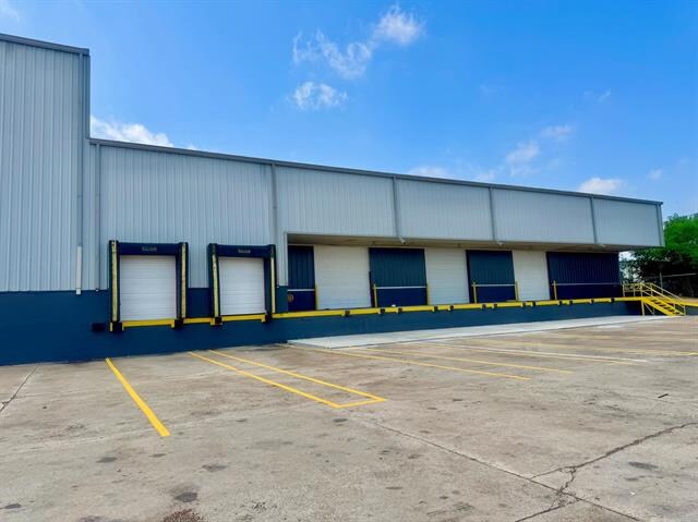 More Photos Of 4425 Pan American Blvd, Laredo Warehouse For Lease