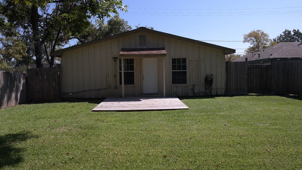 More Photos Of 1105 N Meyer Rd, Seabrook Office For Sale