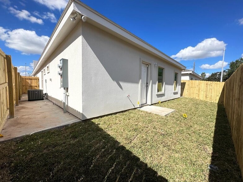 More Photos Of 1416 Petri Dr, Weslaco Apartments For Sale