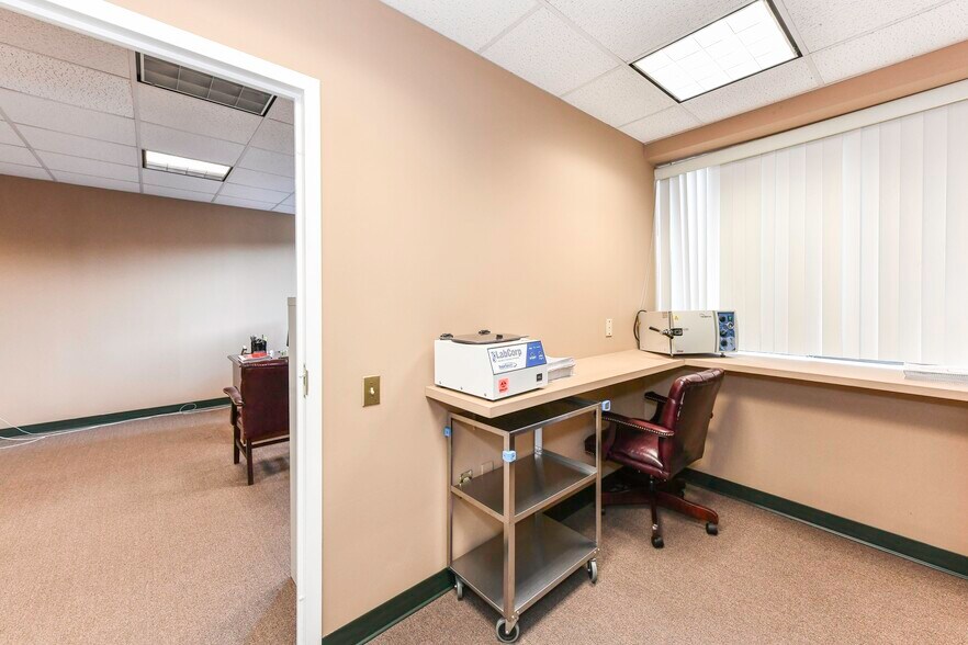 More Photos Of 3701 S George Mason Dr, Falls Church Apartments For Lease
