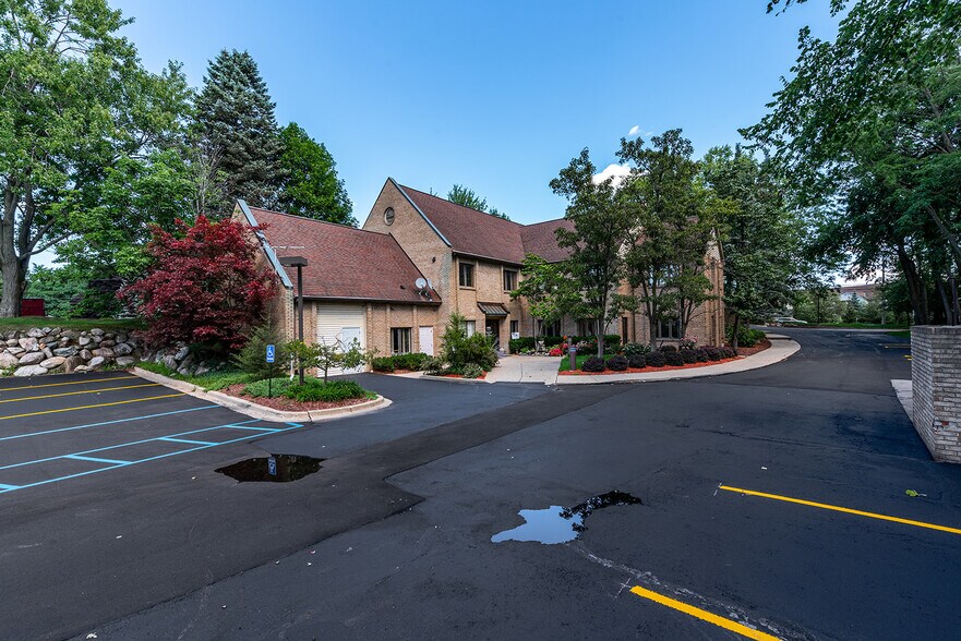 More Photos Of 1181 N Milford Rd, Milford Medical For Lease