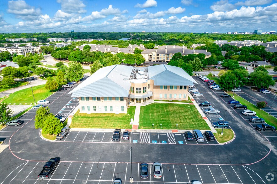 More Photos Of 3338 Oakwell Ct, San Antonio Medical For Lease