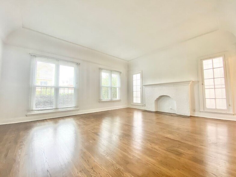 More Photos Of 834 S Orange Grove Ave, Los Angeles Apartments For Sale