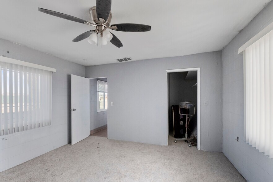 More Photos Of 18142 Navajo Rd, Apple Valley Truck Terminal For Lease