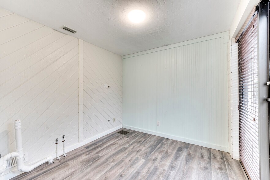 More Photos Of 1149 Periwinkle Way, Sanibel Office For Sale