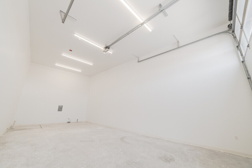 More Photos Of 1641 Balian Rd, Waterford Self Storage For Sale