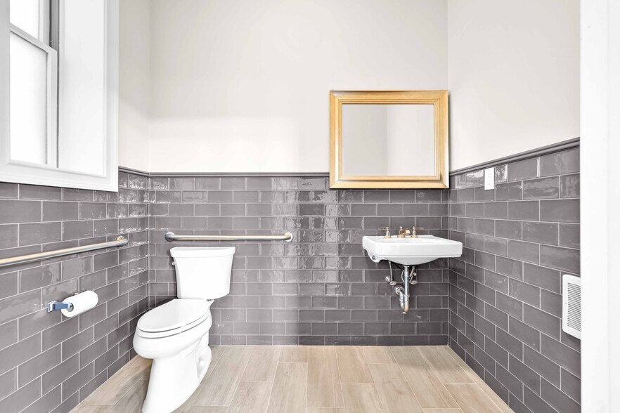 More Photos Of 405-407 Gates Ave, Brooklyn Loft Creative Space For Sale