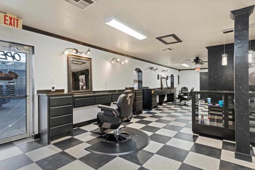 More Photos Of 408 N 25th St, Waco General Retail For Sale