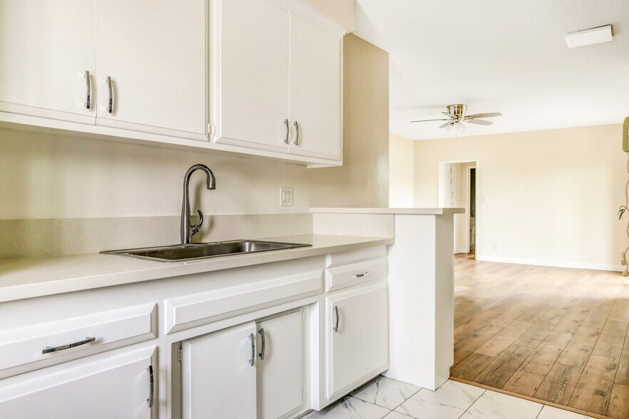 More Photos Of 423 N Harvard Blvd, Los Angeles Apartments For Sale