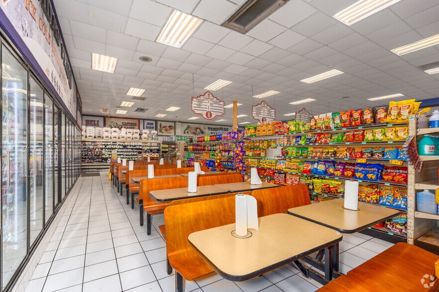 More Photos Of 2420 N Fitzhugh Ave, Dallas Supermarket For Lease
