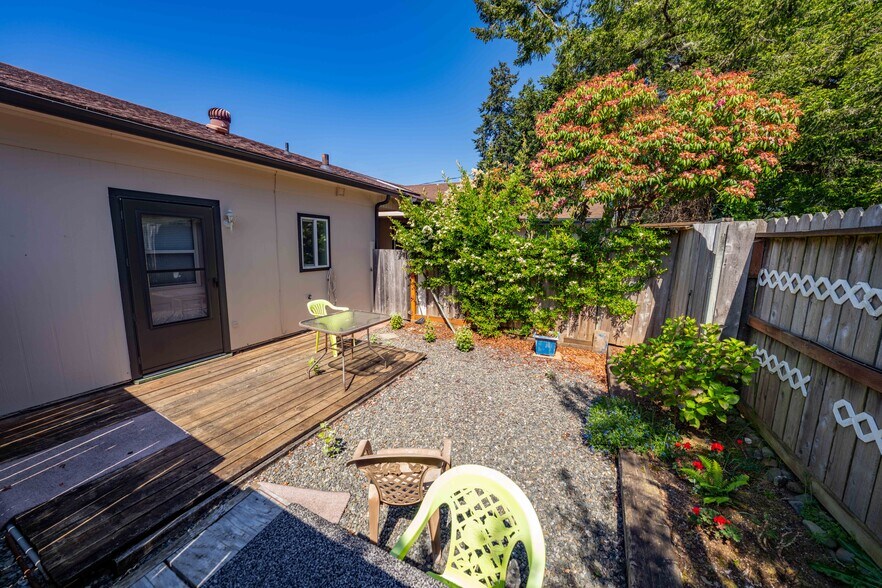 More Photos Of 542 Pacific Ave, Brookings Multifamily For Sale