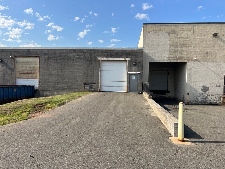 More Photos Of 365 Blair Rd, Avenel Warehouse For Lease