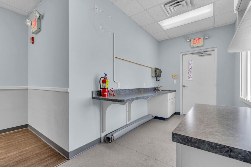More Photos Of 508 Lakehurst Rd, Toms River Medical For Sale