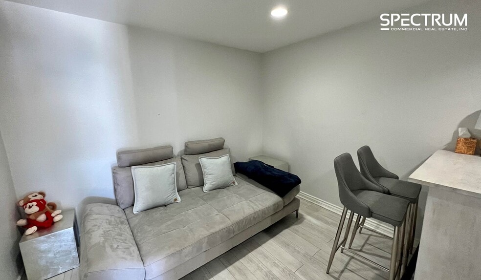 More Photos Of 8000 Wheatland Ave, Sun Valley Manufacturing For Lease