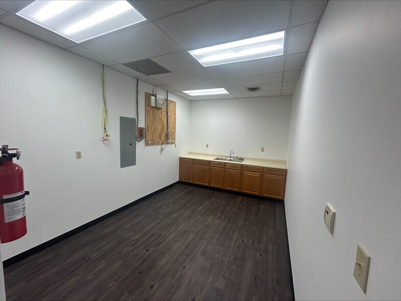 More Photos Of 3371 W Cleveland Rd, South Bend Light Distribution For Lease