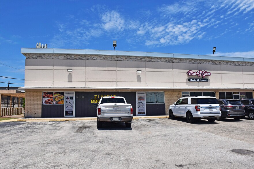 More Photos Of 6007-6023 Callaghan Rd, San Antonio Storefront For Sale