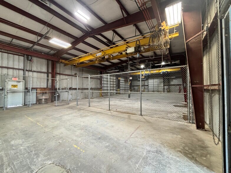 More Photos Of 10959 Highway 290 W, Brenham Warehouse For Sale