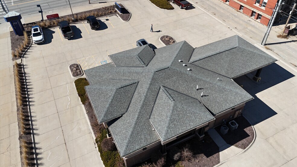 More Photos Of 200 N 6th St, Beatrice Bank For Lease