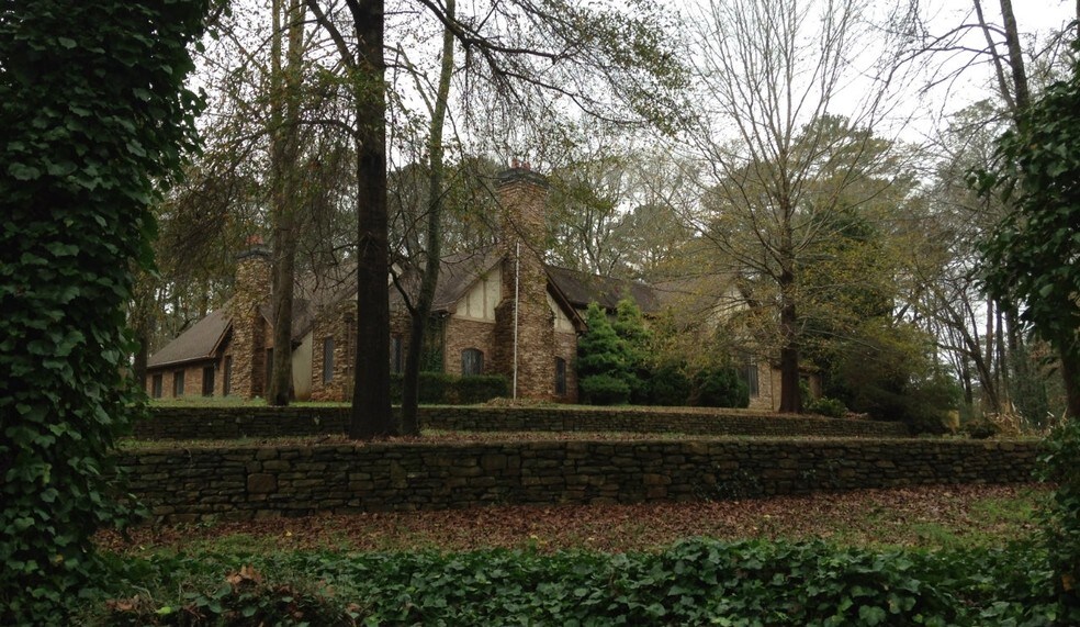 More Photos Of 3000 Cathedral Pl, Decatur Movie Radio TVStudio For Sale