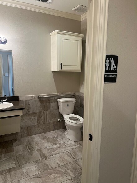 More Photos Of 8751 Collin McKinney Pky, McKinney Medical For Sale