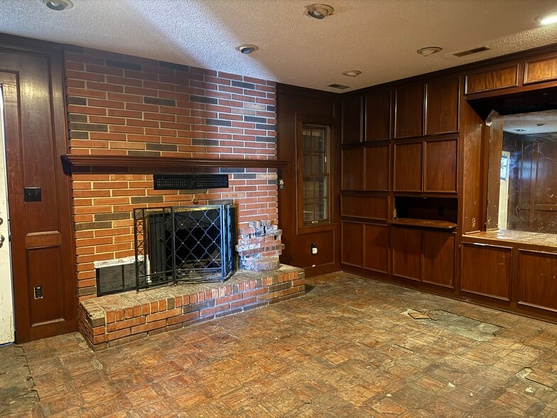 More Photos Of 321 W Broadway St, Excelsior Springs Office For Sale