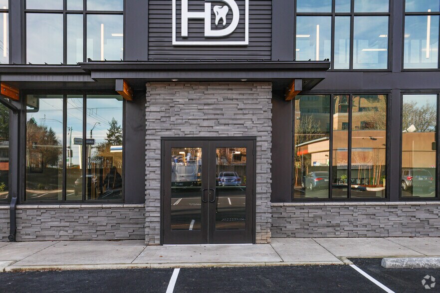 More Photos Of 835 Commercial St S, Salem Medical For Lease