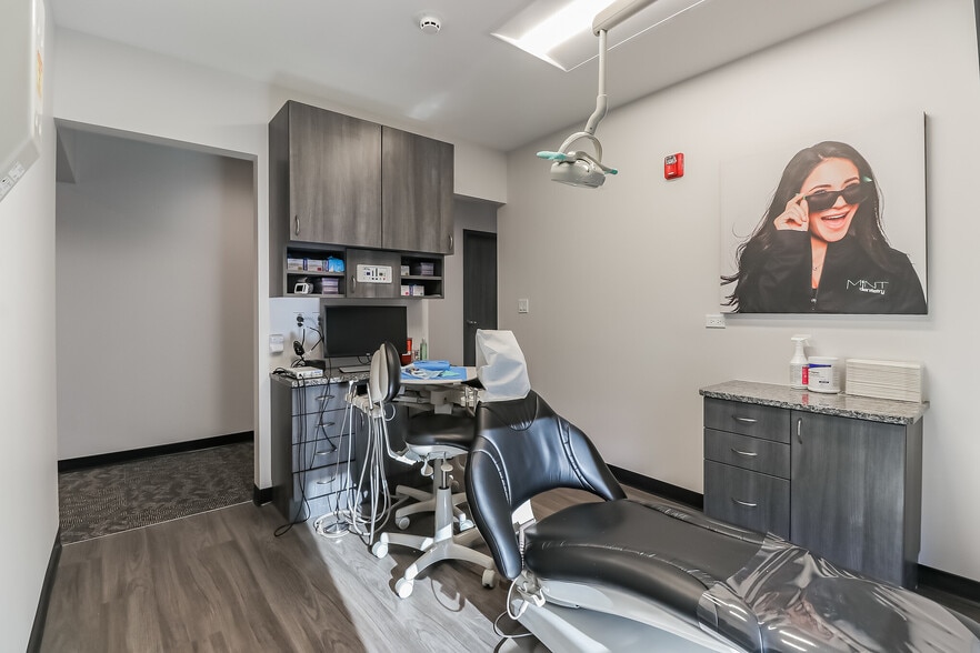 More Photos Of 2626 Washington St, Waukegan Medical For Sale