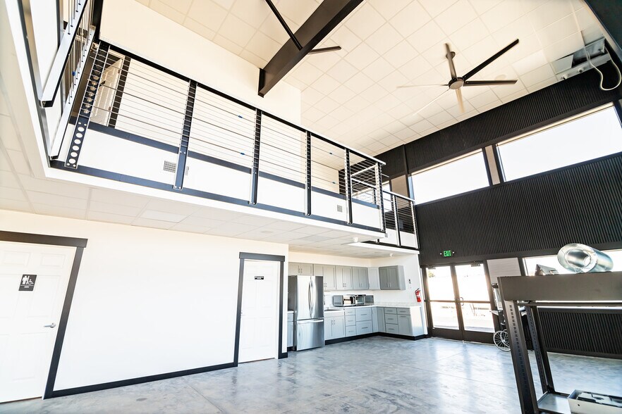 More Photos Of 1111 W Bowers Road, Ellensburg Airplane Hangar For Lease