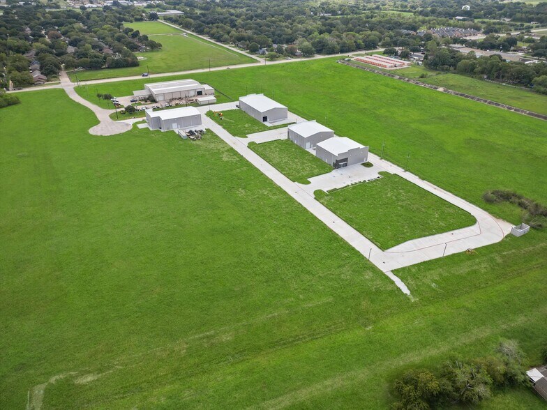 More Photos Of 2050 Commerce Dr, Rosenberg Warehouse For Sale