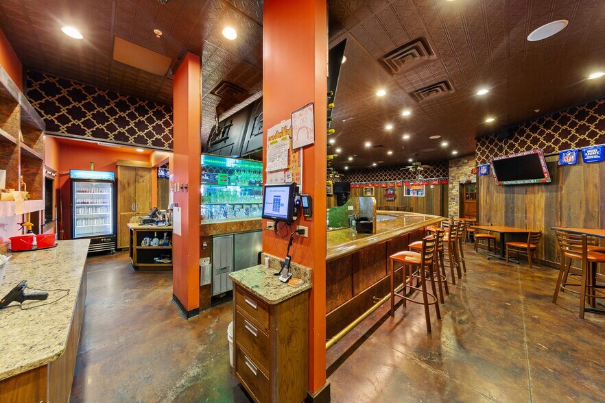 More Photos Of 2400 N Town Center Dr, Washington Restaurant For Sale