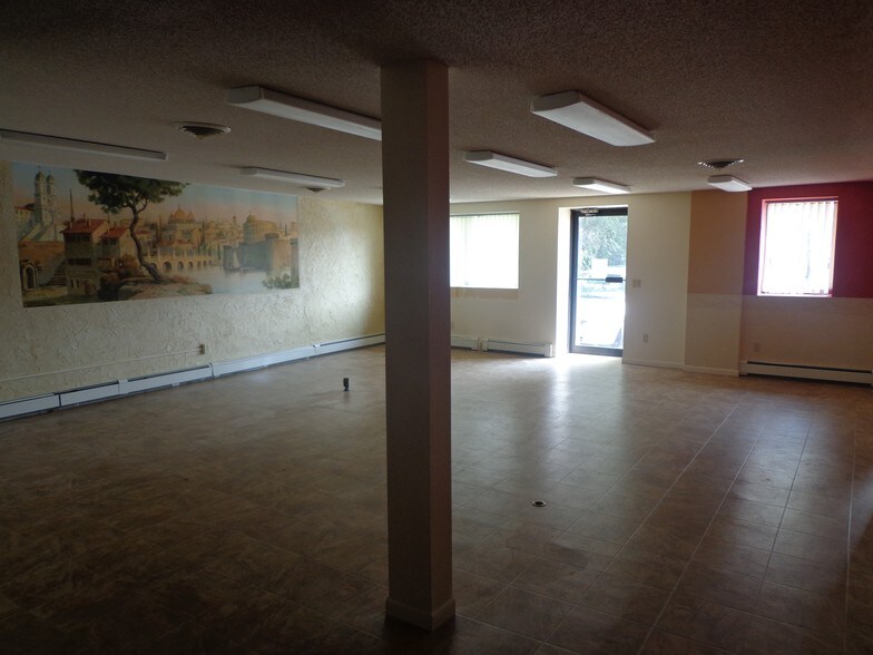 More Photos Of 25 Red River Ave N, Cold Spring Coworking Space