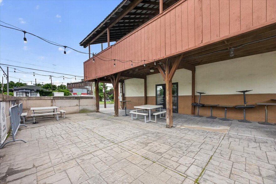 More Photos Of 650-654 S Main St, Wilkes-Barre Bar For Sale
