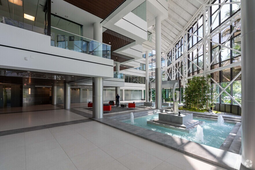 More Photos Of 4651 Salisbury Rd, Jacksonville Office For Lease