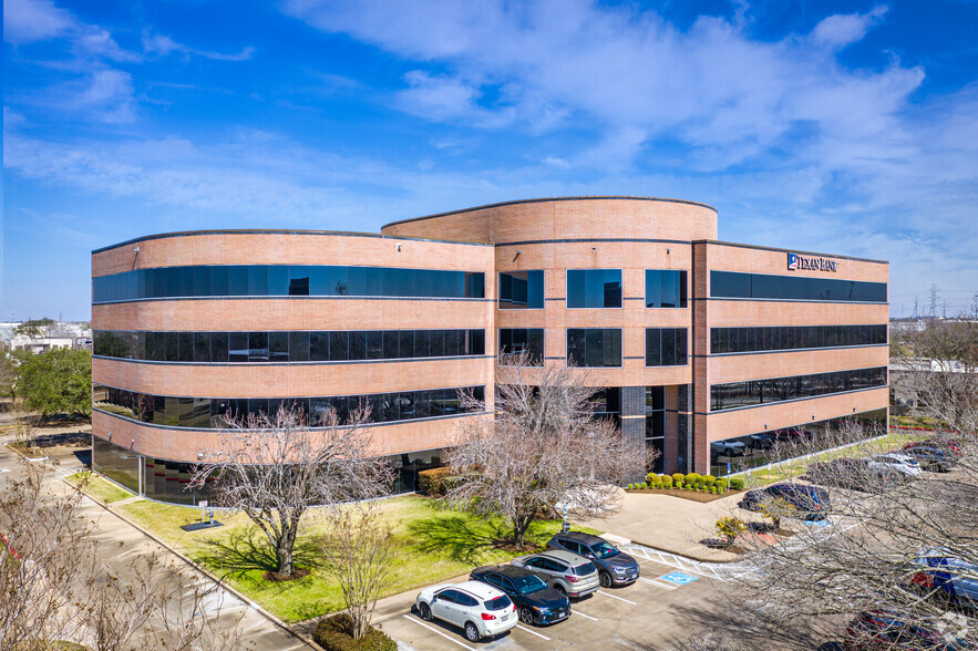 Primary Photo Of 12946 Dairy Ashford Rd, Sugar Land Medical For Lease